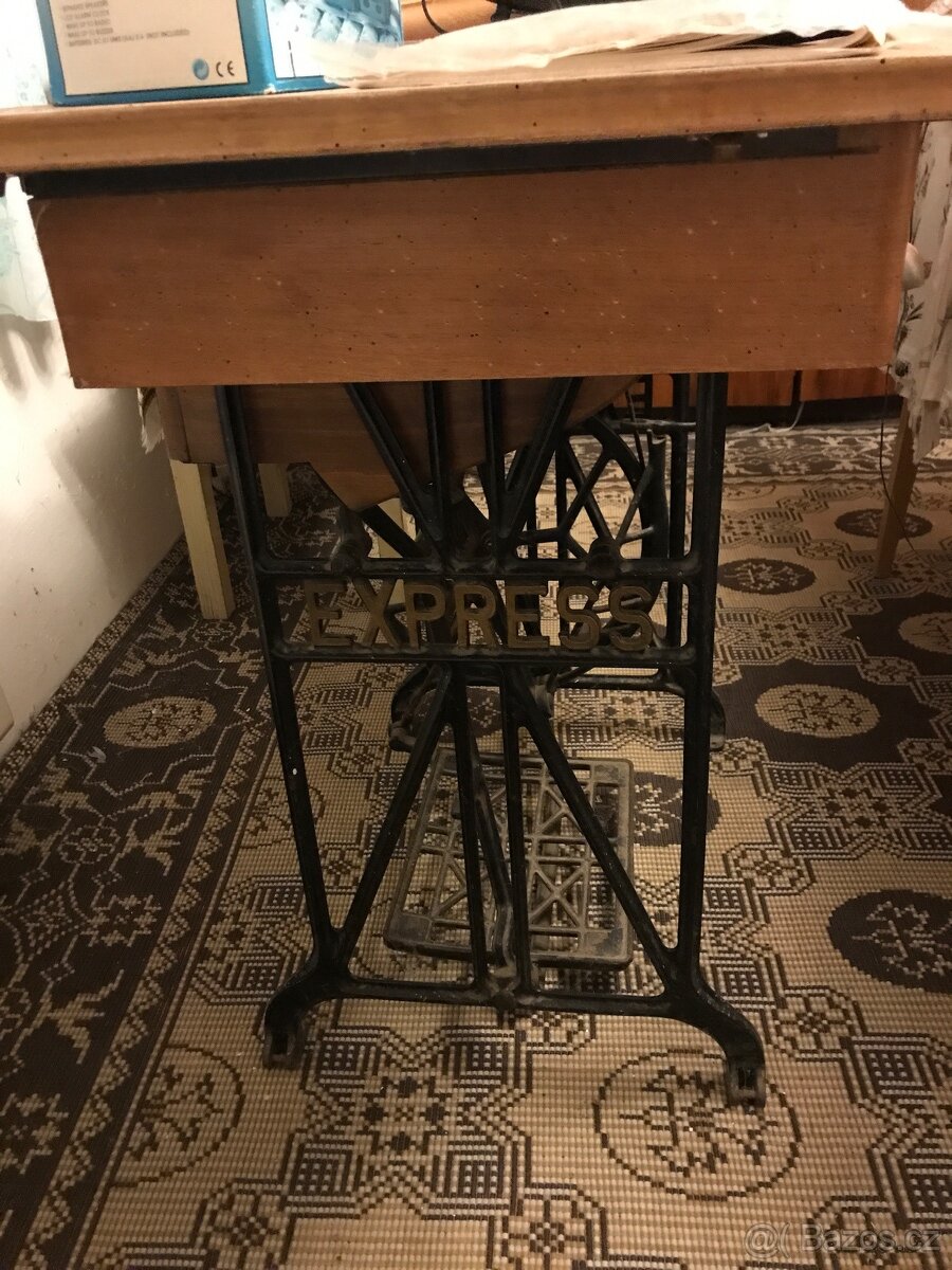 Retro šicí stroj - 7