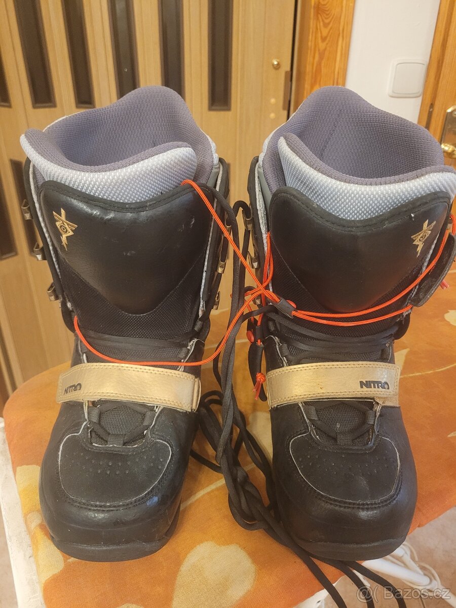 Prodám kvalitní set. Snowboard,boty a vak - 7