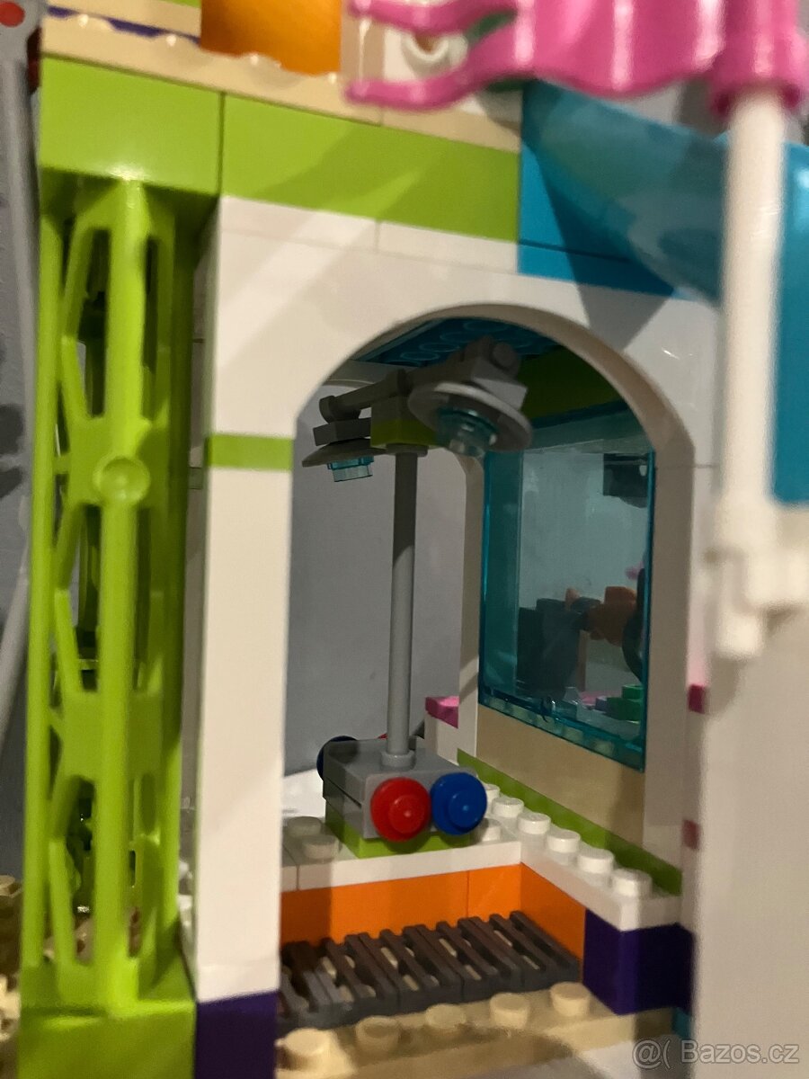 LEGO® Friends 41313 Letní bazén v městečku Heartlake - 7