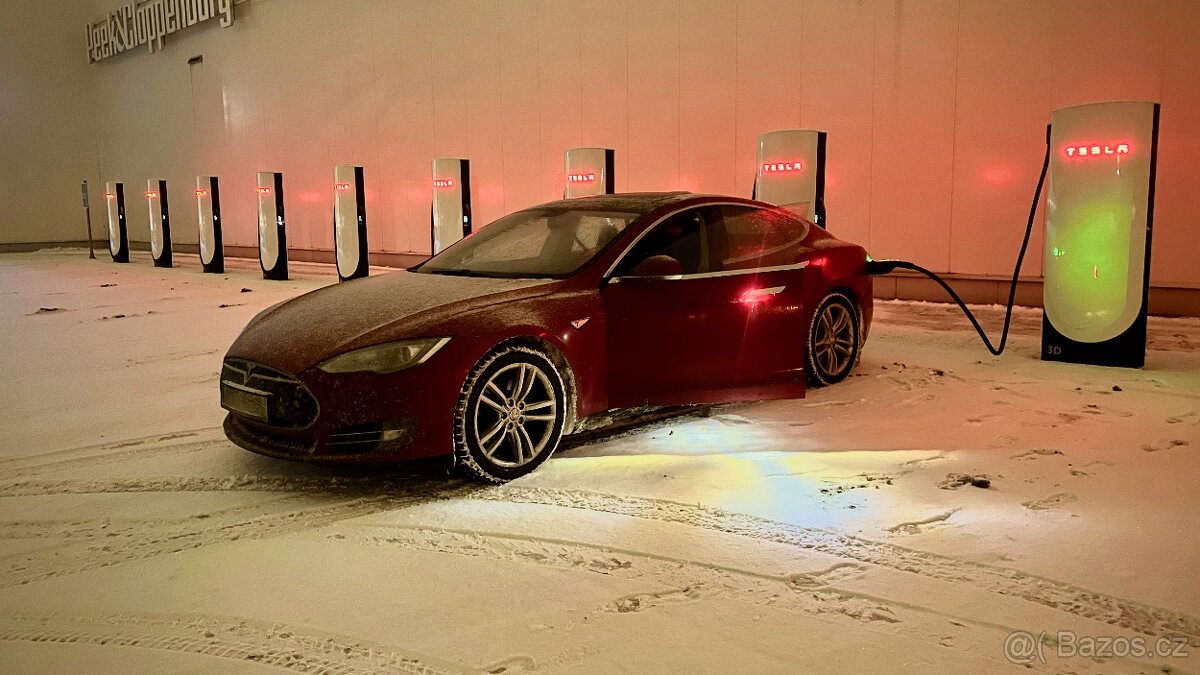 Tesla Model S85 El.Panorama Kuze Vzd.podvozek barva RedMult - 7