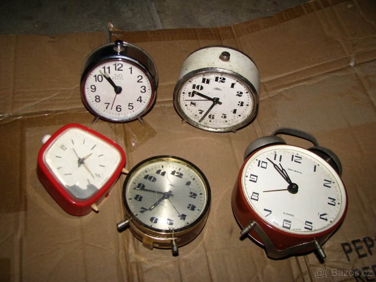 staré hodiny a budíky - 7