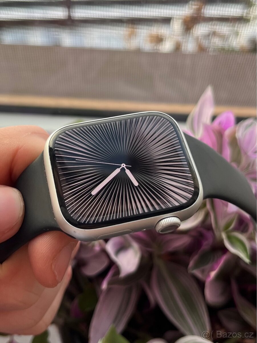 Apple Watch 8 45mm - 7