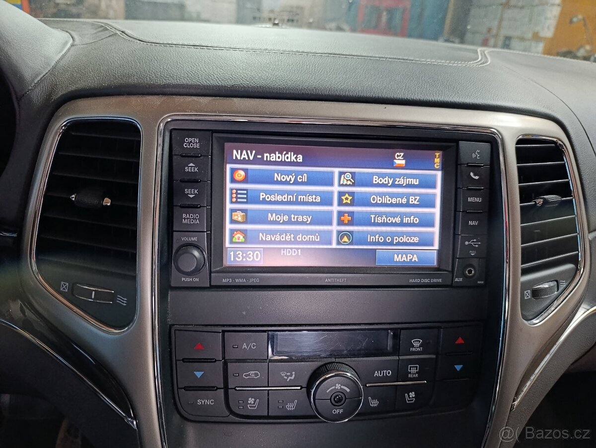 Jeep Grand Cherokee WK2 2011-2013 interiér - 7