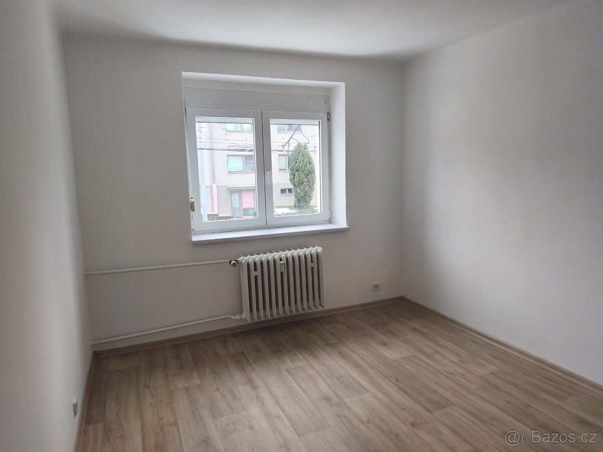 Pronajmu byt 2+1 Zlín - 7