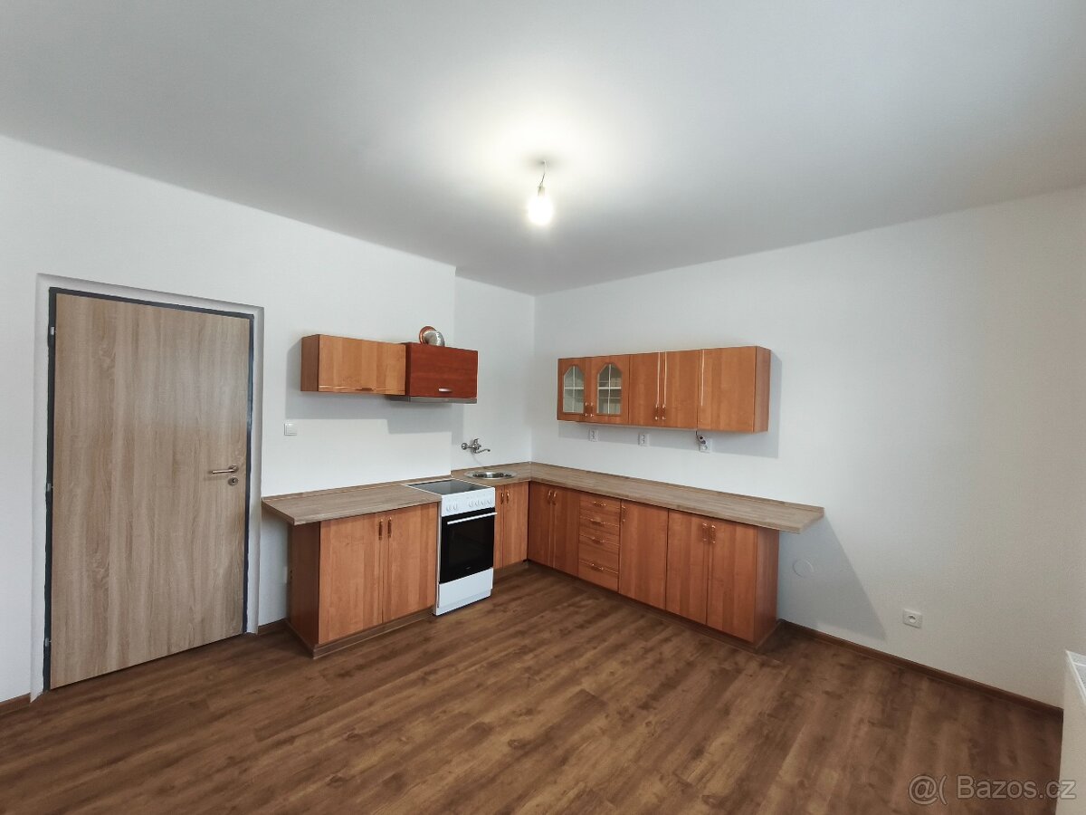 Pronájem bytu 2+1 Miletín - 7