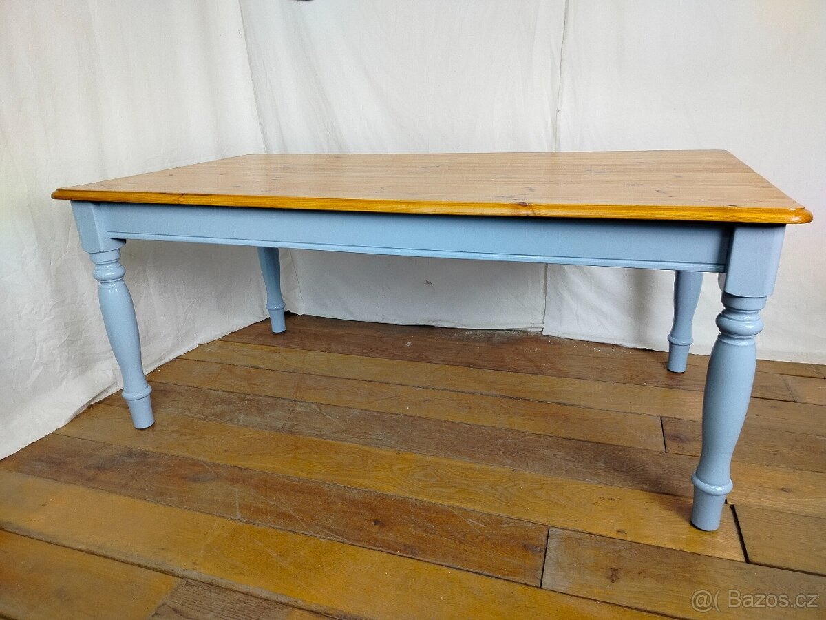 Dřevěný jídelní stůl - 7