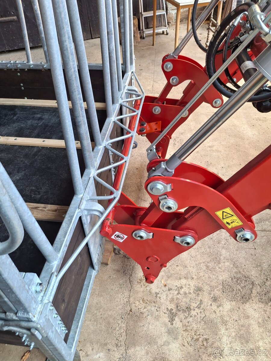 Prodám příkrmiště hranaté přenosné čelním nakladačem - 7