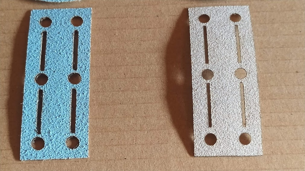 Výřezy z brusného plátna / smirku dle zadání - 7