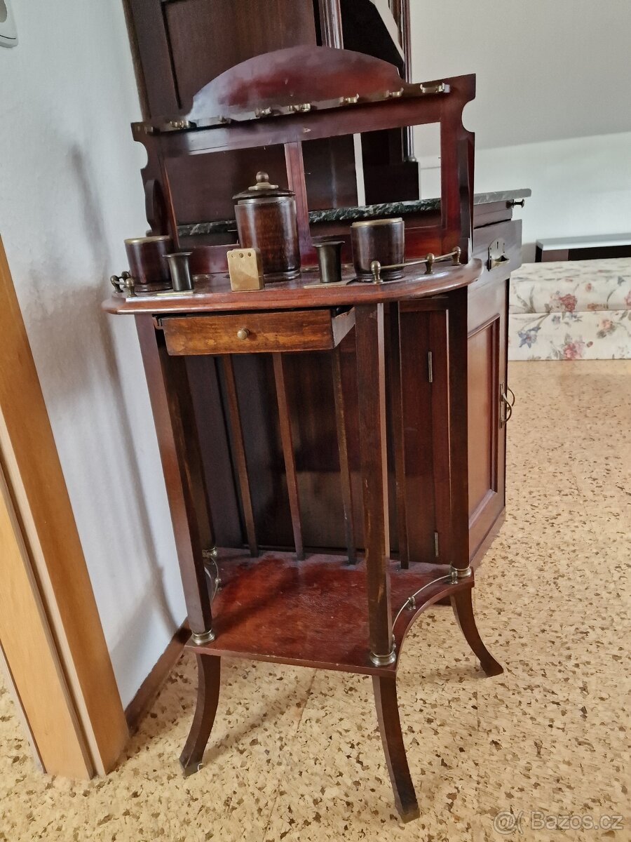 Starožitný nábytek - 7