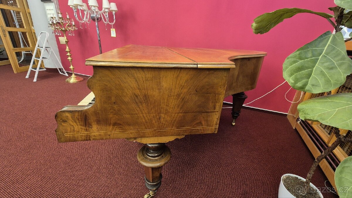 Prodám klavír nehraje a slouzi jako dekorace - 7