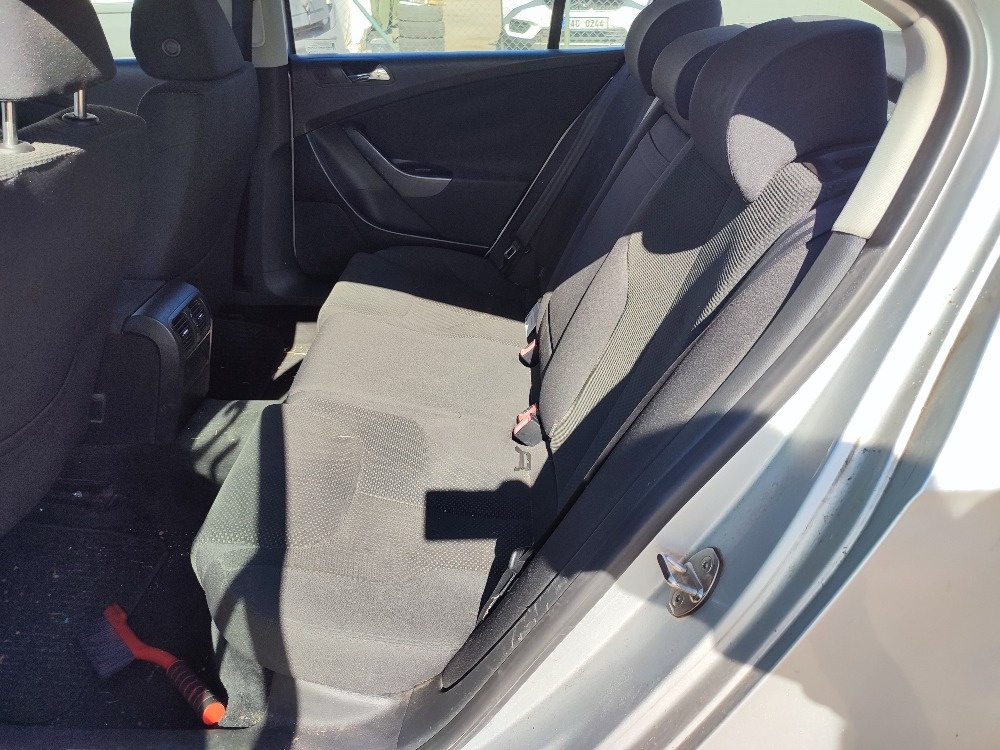 VW Passat č. 2408 - 7