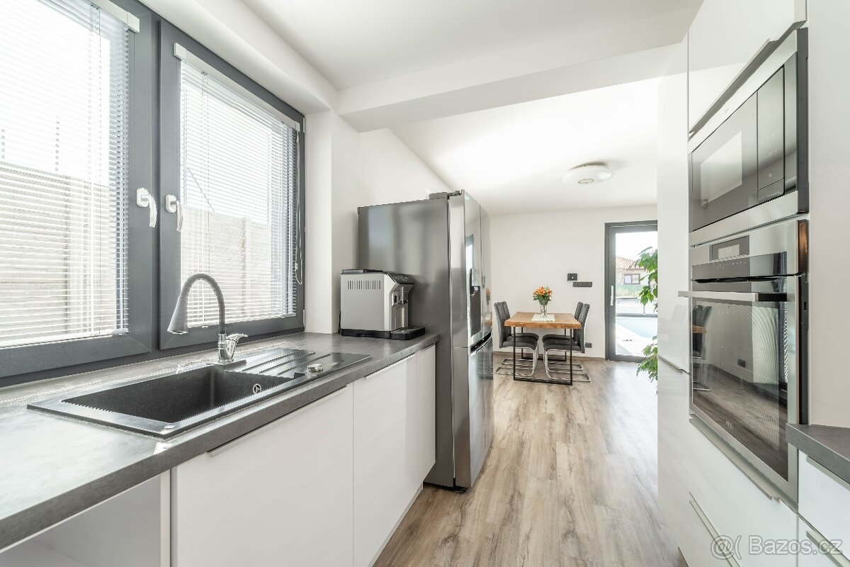 Prodej vily 261 m2, pozemek 1215 m2 v obci Tmaň - 7