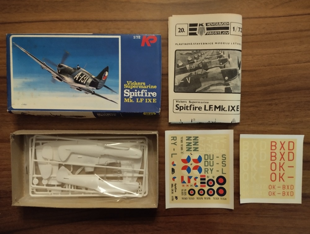 Modely letadel,KP, plastové stavebnice. - 7