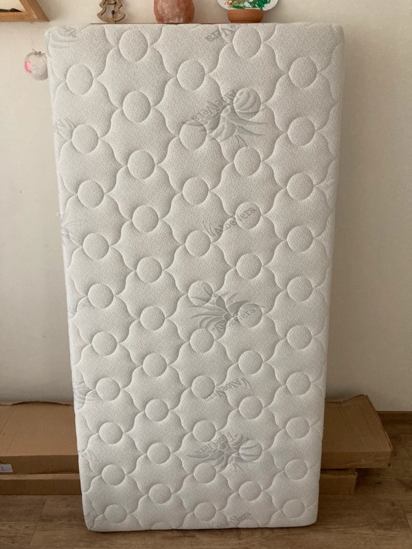 Domečková postel + kvalitní matrace TOP STAV - 7