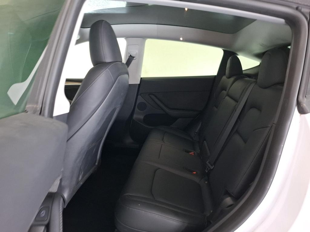 Tesla Model Y Long Range AWD - 1854 - 7