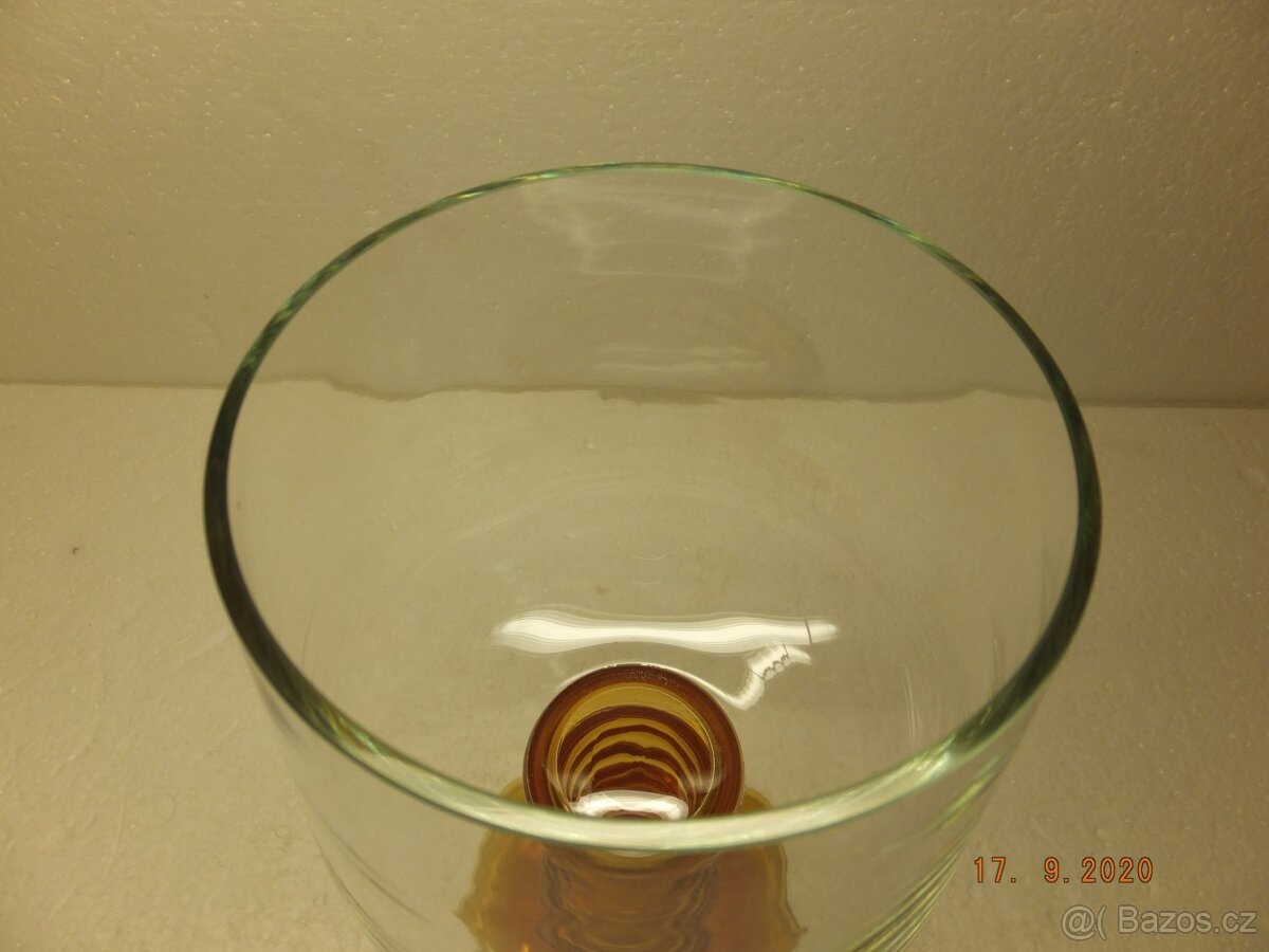 Obrovská ambrová číše, brus hrdla, obsah 1060 ml. - 7