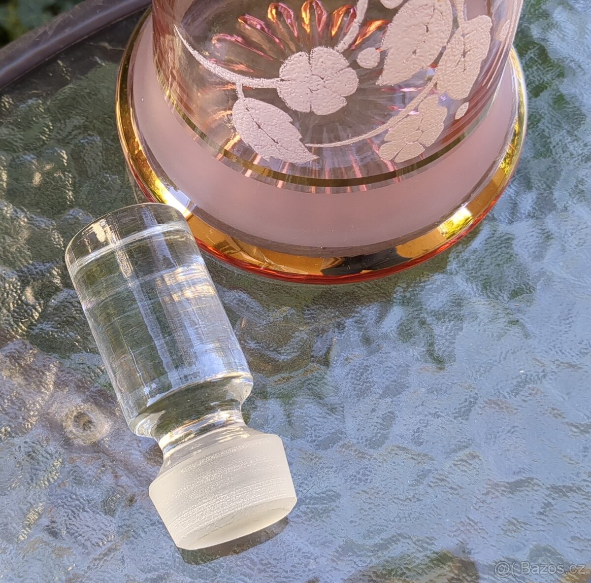 Skleněná růžová karafa se zlacením - 7