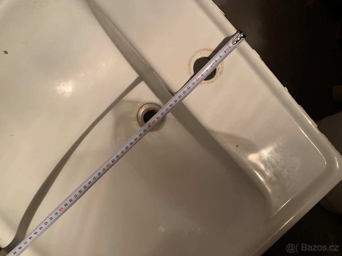 Bílé umyvadlo s krytem na sifon - 7