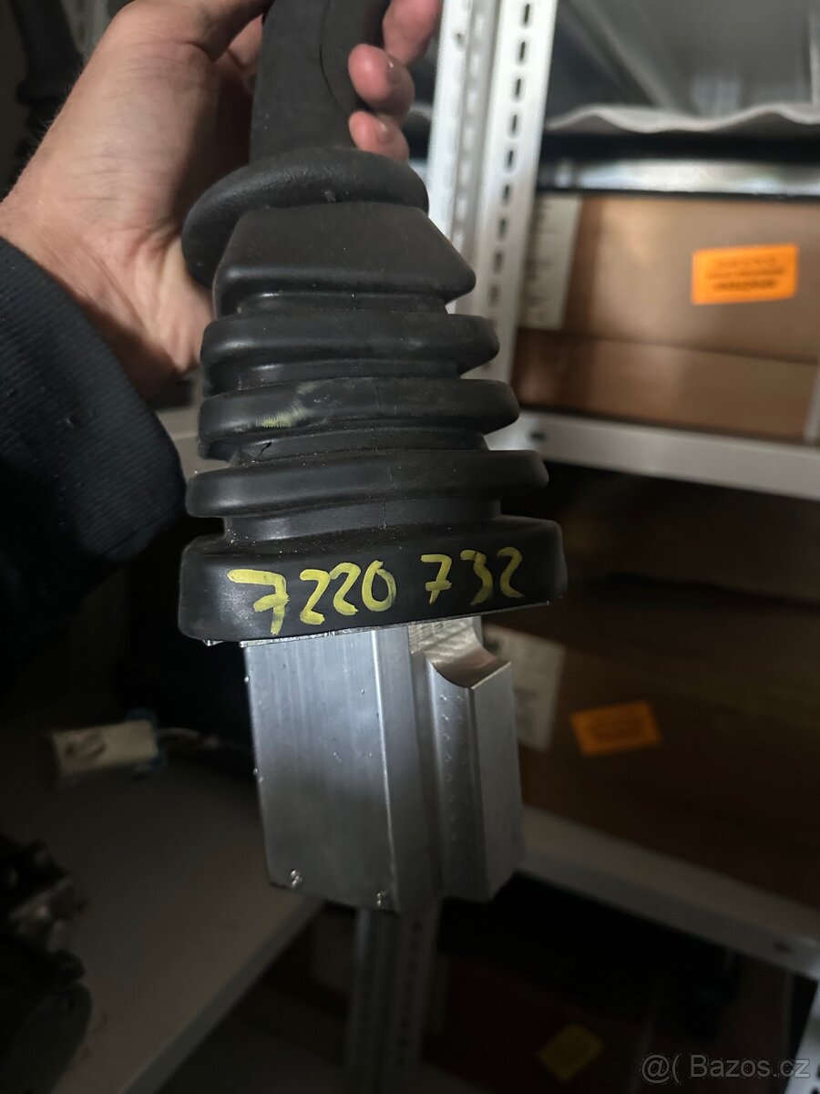 Joysticky na Minibagry Bobcat - 7