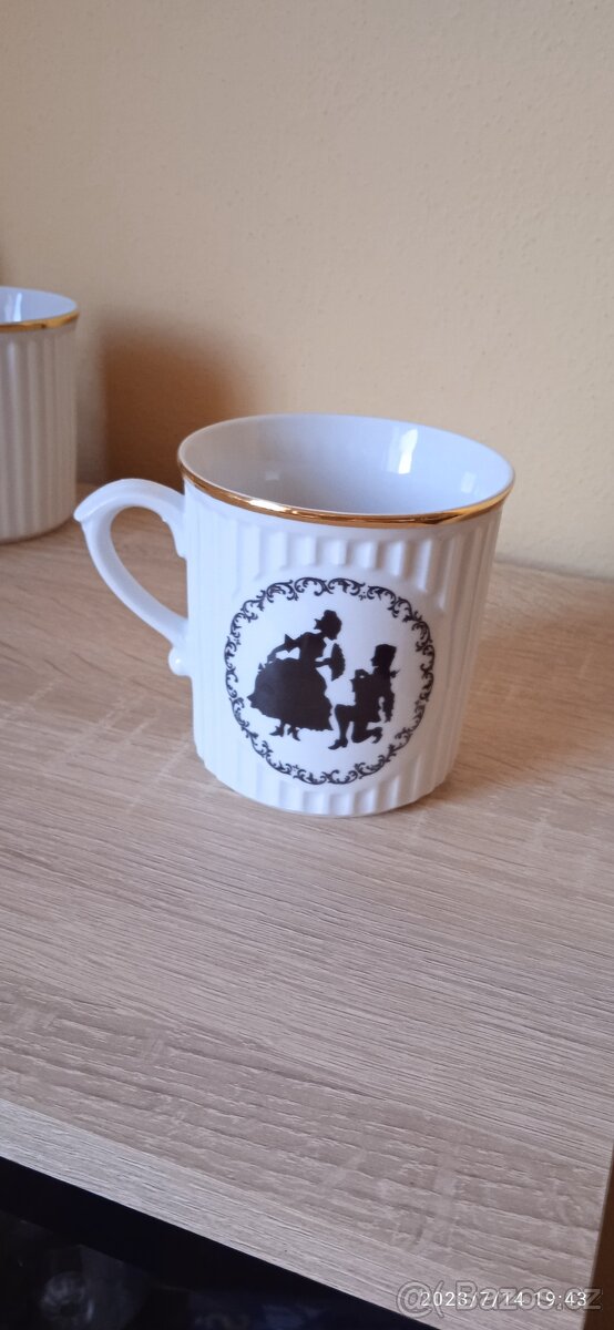 Různé hrnky a skleničky. - 7