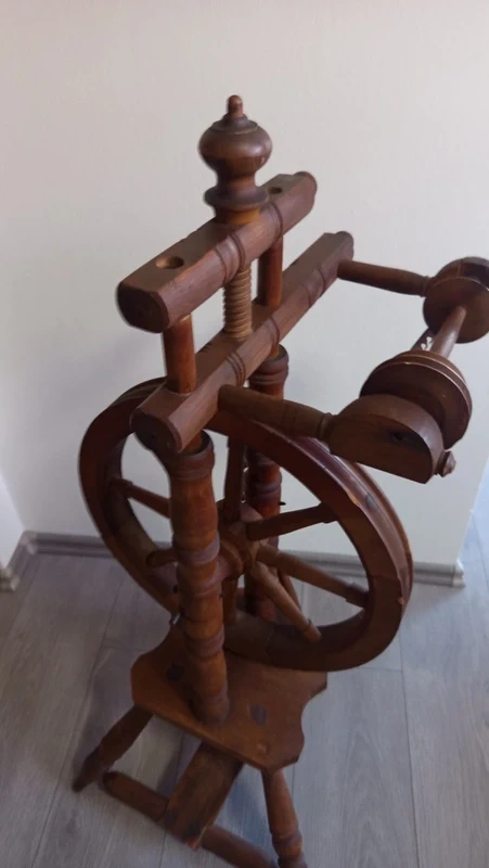 Starý dřevěný kolovrat - 7