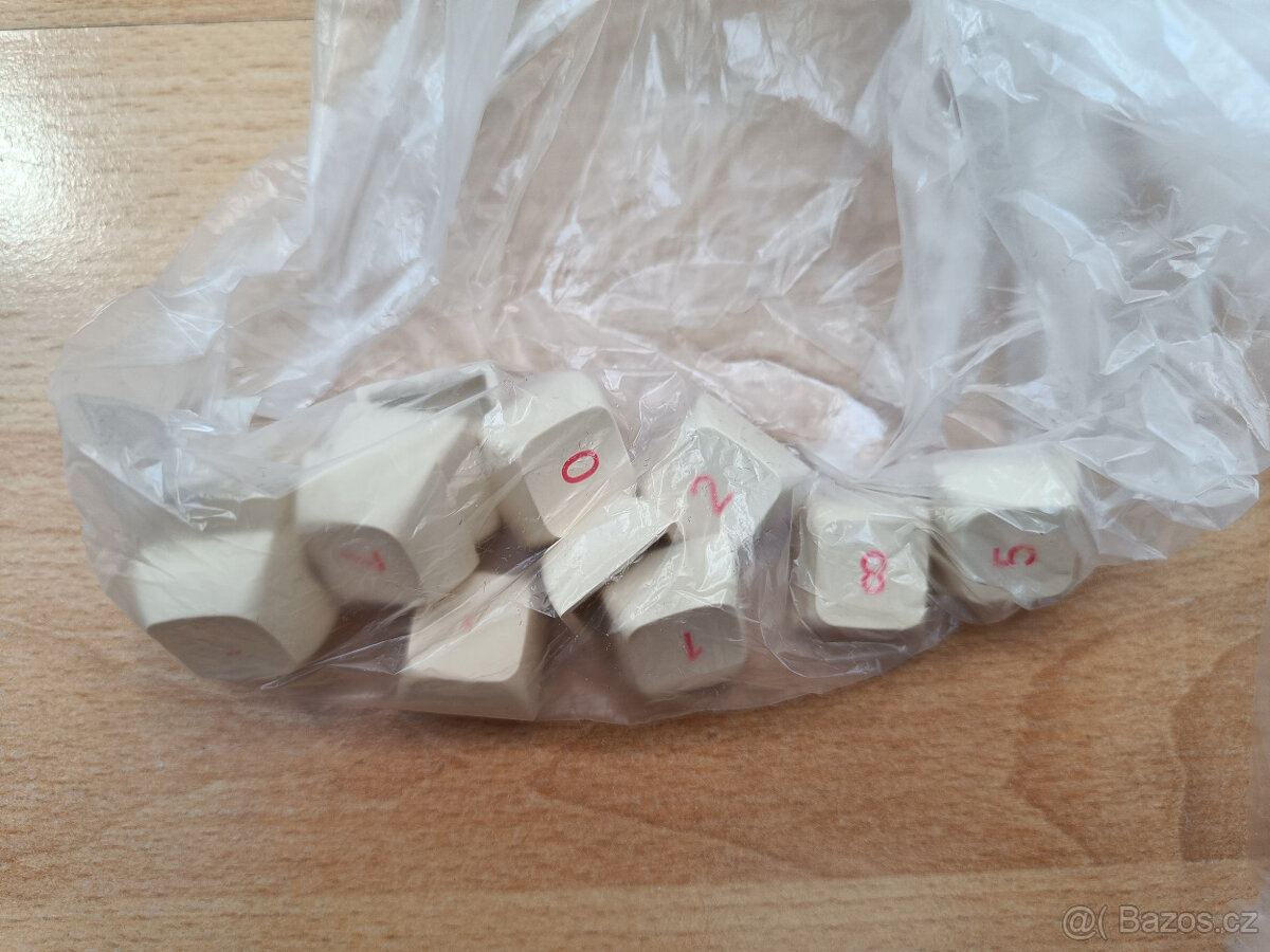 vymenim ruzne keycaps a switches nebo prodam, i samotny 1 ks - 7