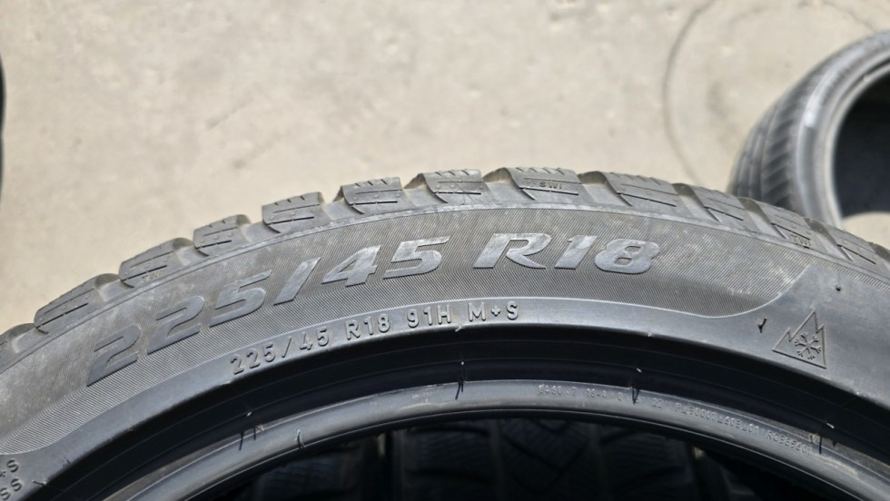 Zimní pneu 225/45/18 Pirelli - 7