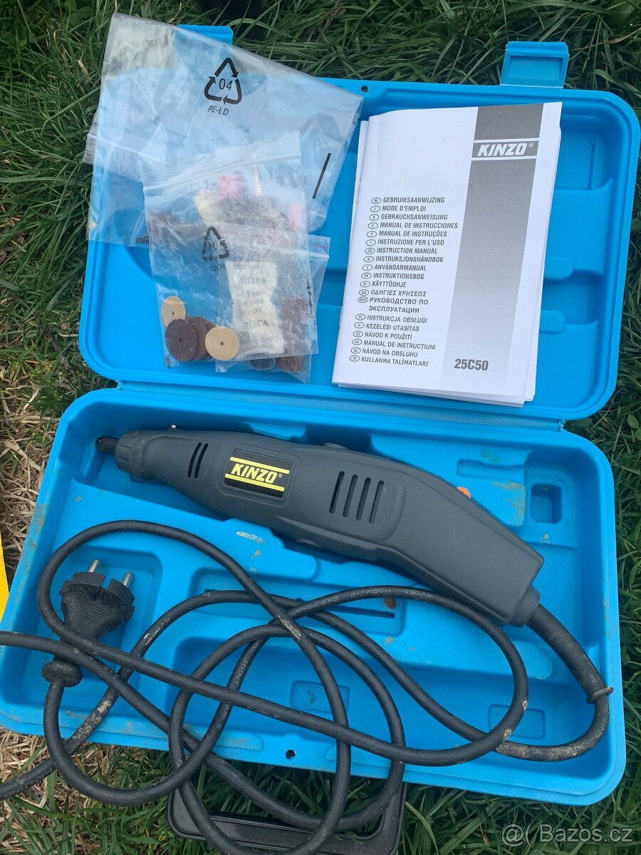 Úklid garáže: gril, nářadí, krmítko, houpačka pro slepice - 7