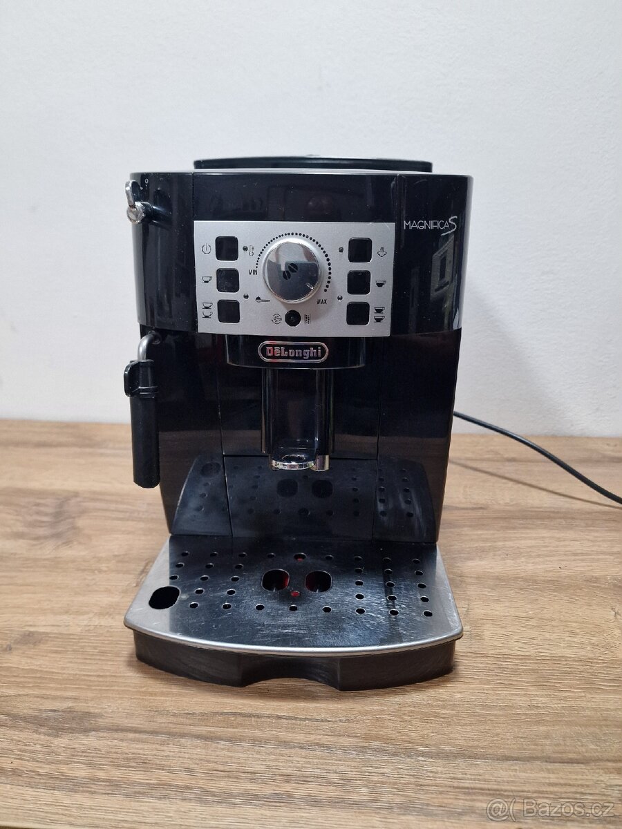 Kávovar Delonghi Magnefica S - 7