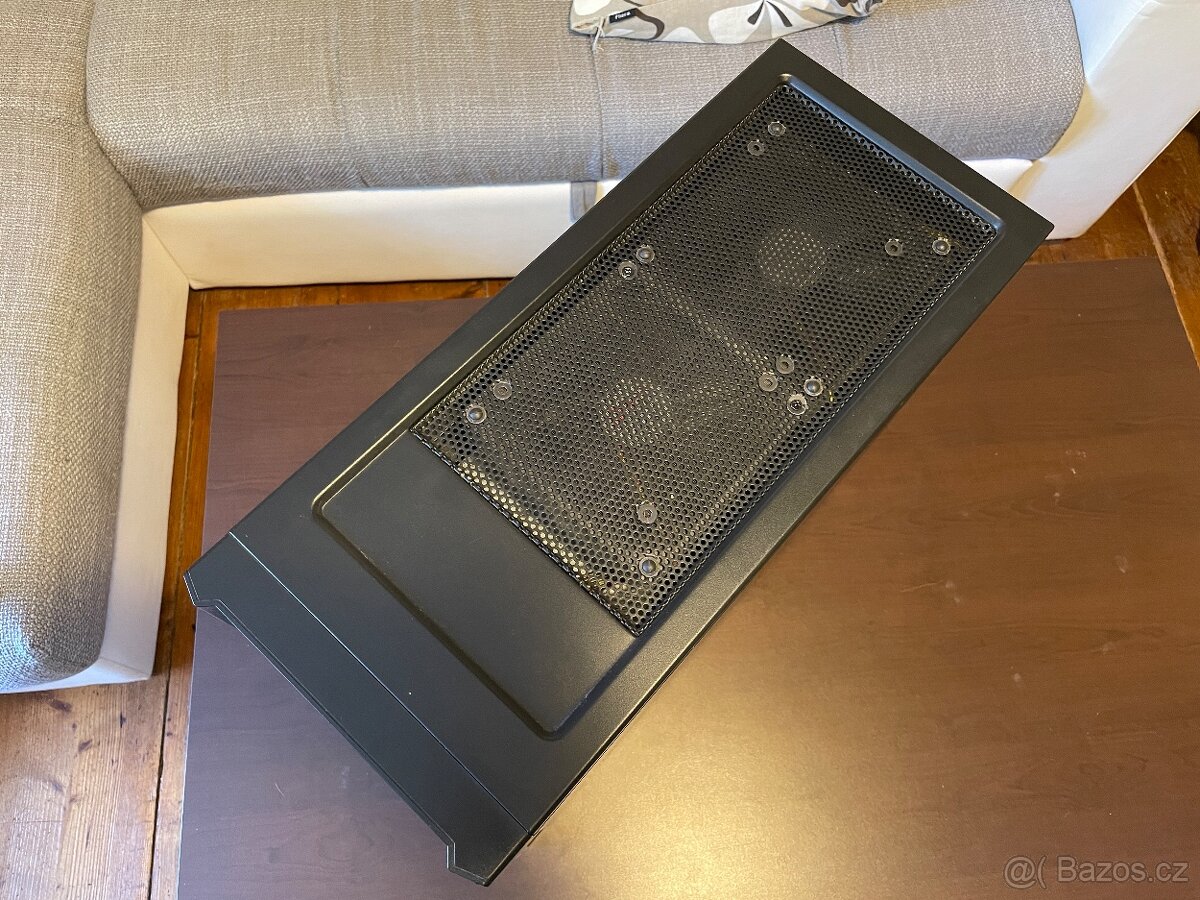 Herní Počítač s Windows 11 a 23 palcovím LG monitorem - 7