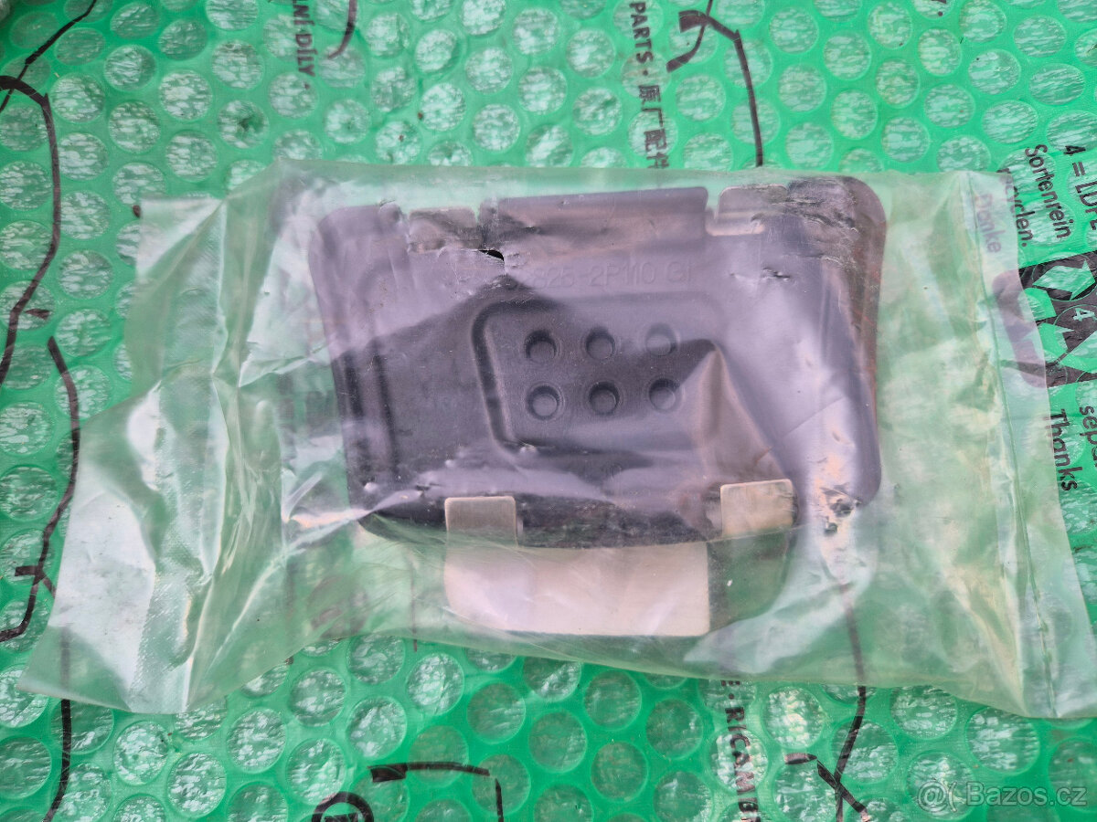 sada sportovních nerez pedálů Hyundai Kona s automatickou př - 7