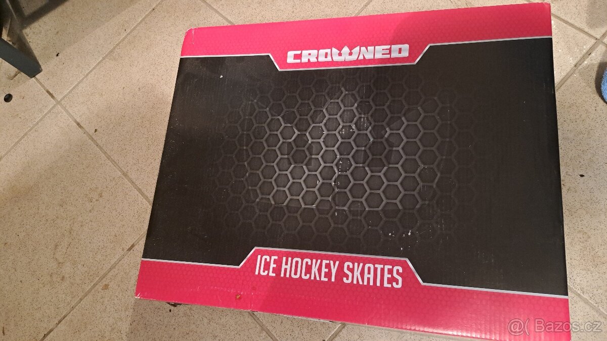 Prodám pánské lední brusle Attack 500 - U9 CROWNED - 7