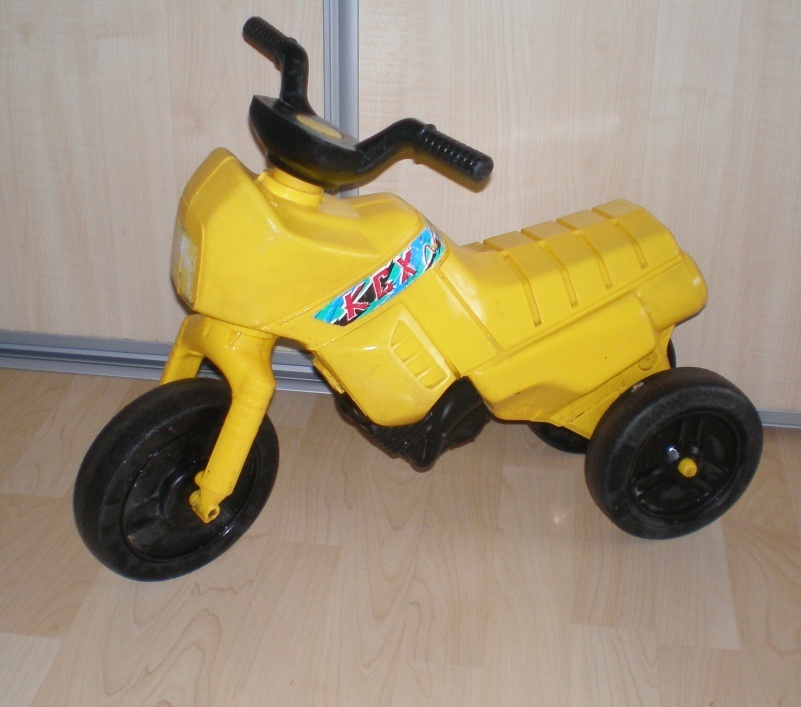 odrážedlo veliká motorka, 2 ks modré motorky, žlutá traktor - 7