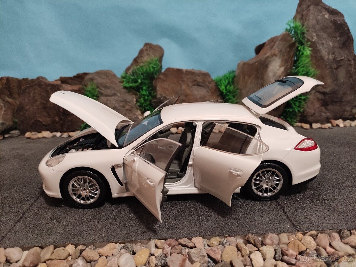 prodám model 1:18 porsche panamera 4S - 7