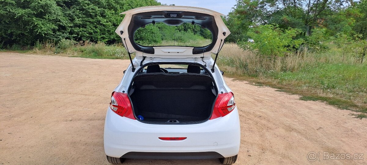 Peugeot 208 1.0i najeto 63 000 km 1 majitel koupeno v ČR - 7