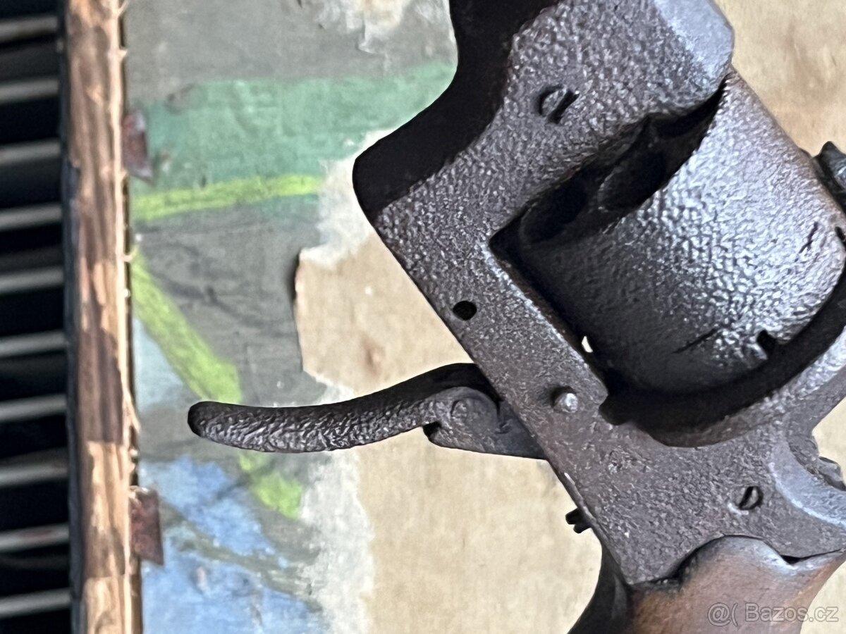 Starý revolver Lefoš - 7