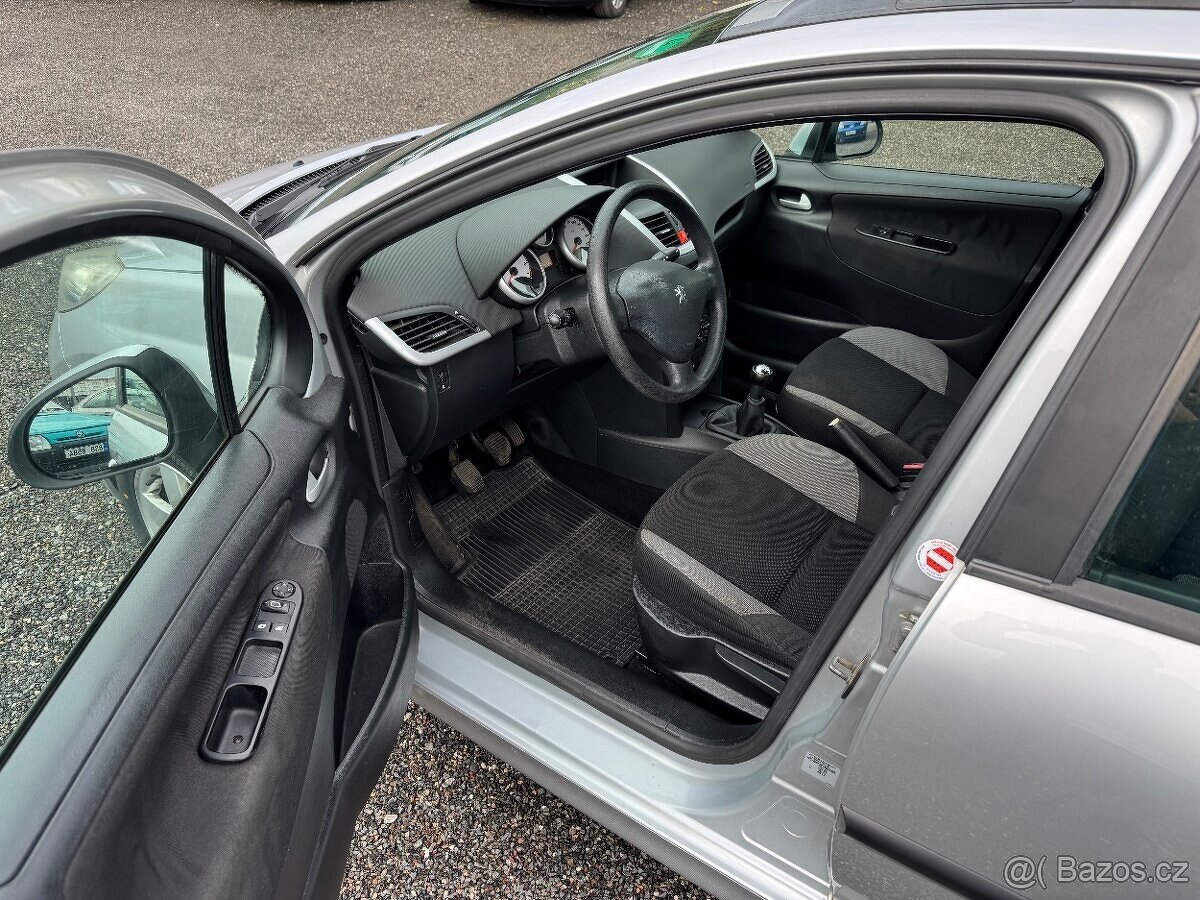 Peugeot 207 - 7