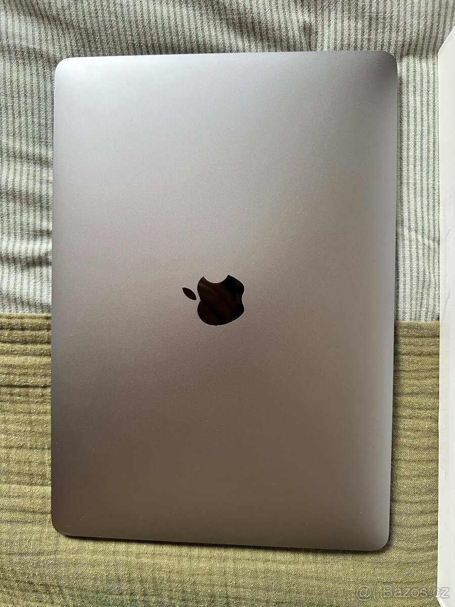 MacBook Pro 13" M2 / 8GB / 256GB - 7