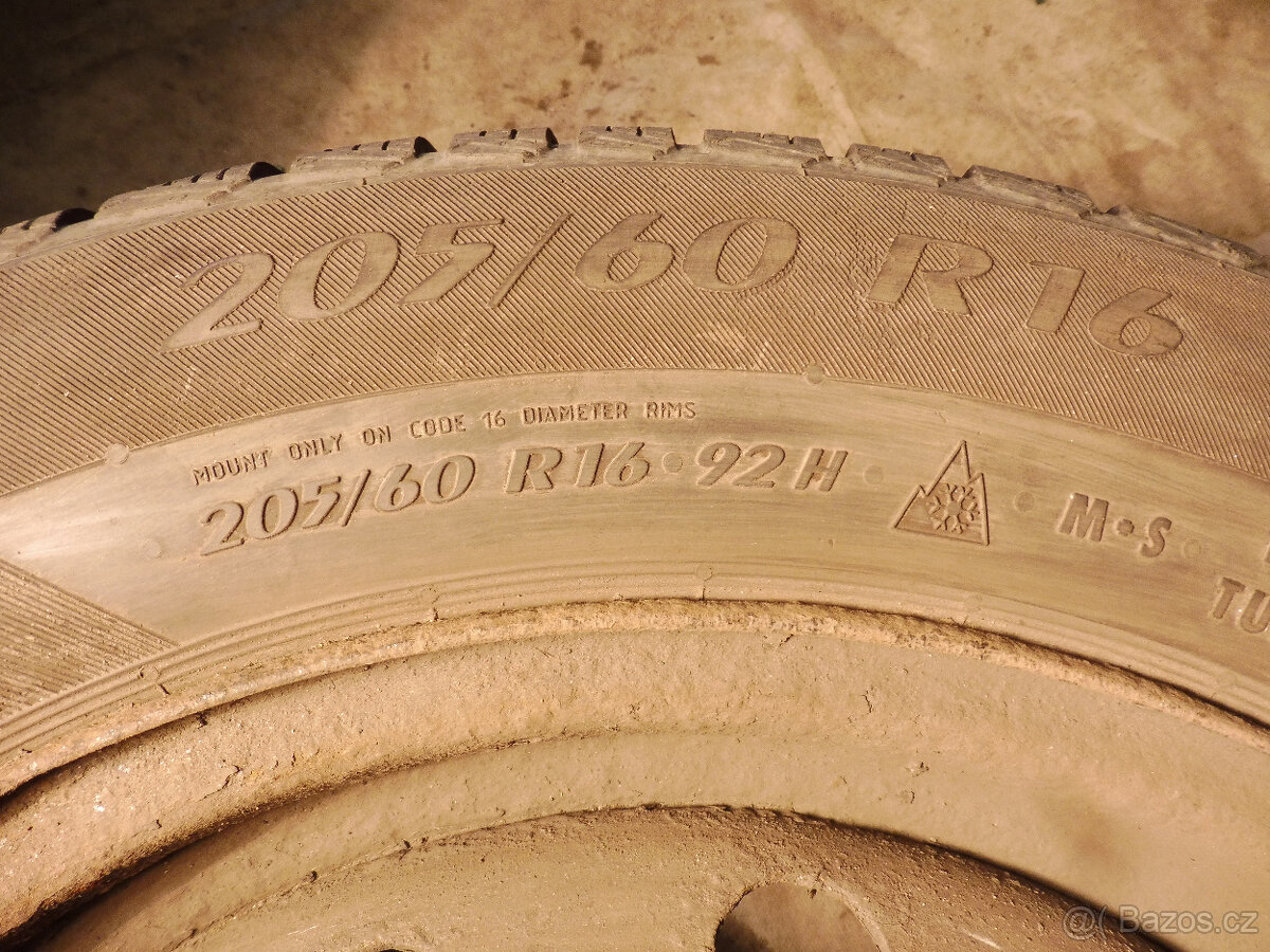 Prodám 2 orig.16" plech. kola + zimní pneu. PEUGEOT 407 - 7