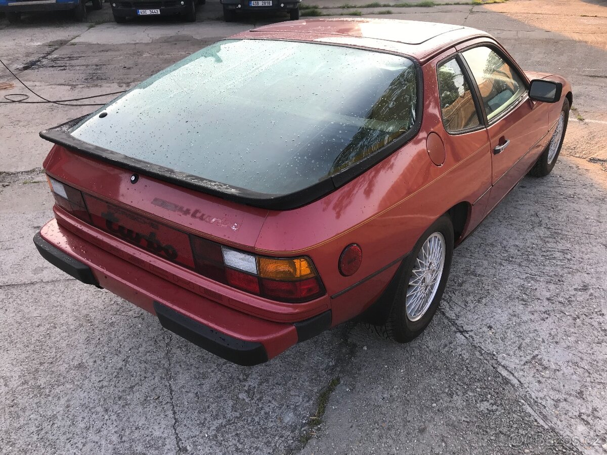 PORSCHE 924 TURBO - 7