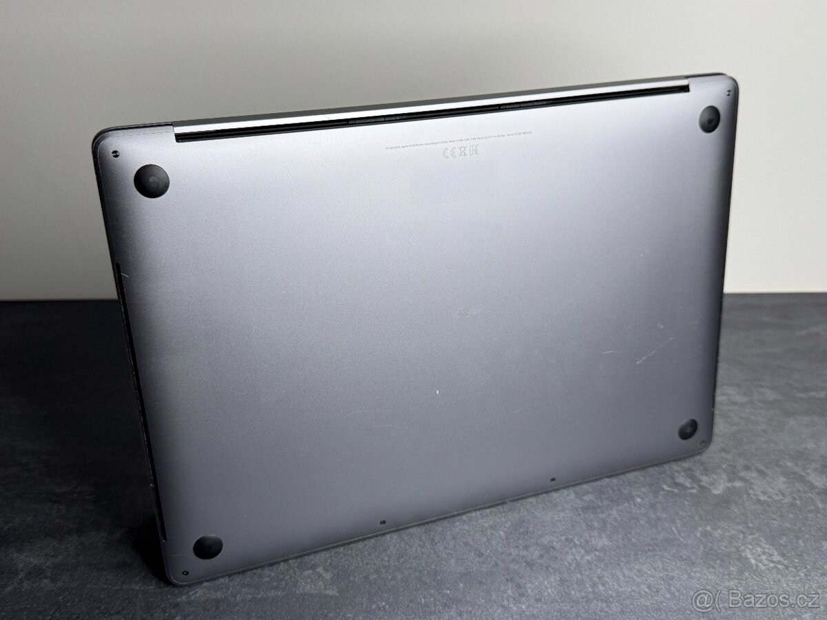 MacBook Pro 15'' 2019 / i7 / 32GB / 256GB SSD - DPH - 7
