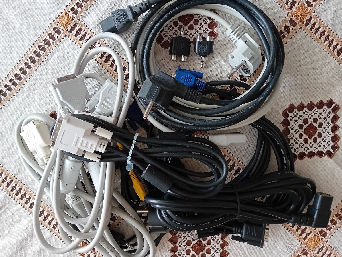 Různé kabely, DVI,VGA,audio,síťové,rozbočky audio - 7