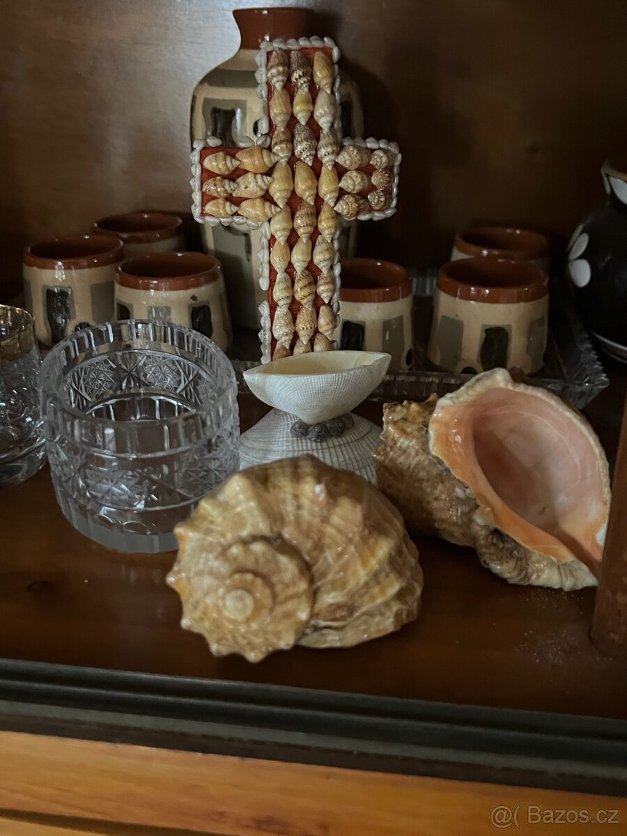 Servírovací porcelanové sady. Talíře, skleničky, mísy - 7