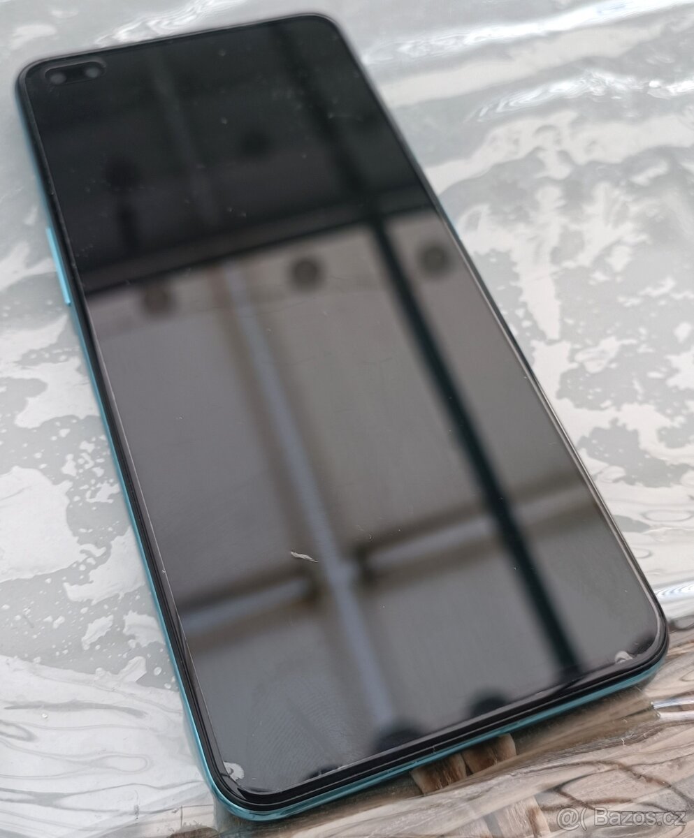 Pěkný mobilní telefon OnePlus Nord 5G / 8GB RAM /128GB / - 7