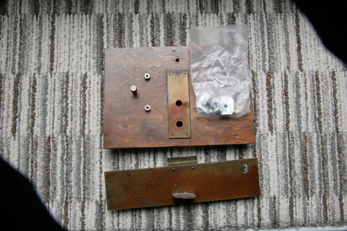 Raritní stolní hodiny se skrytou pokladničkou - 7