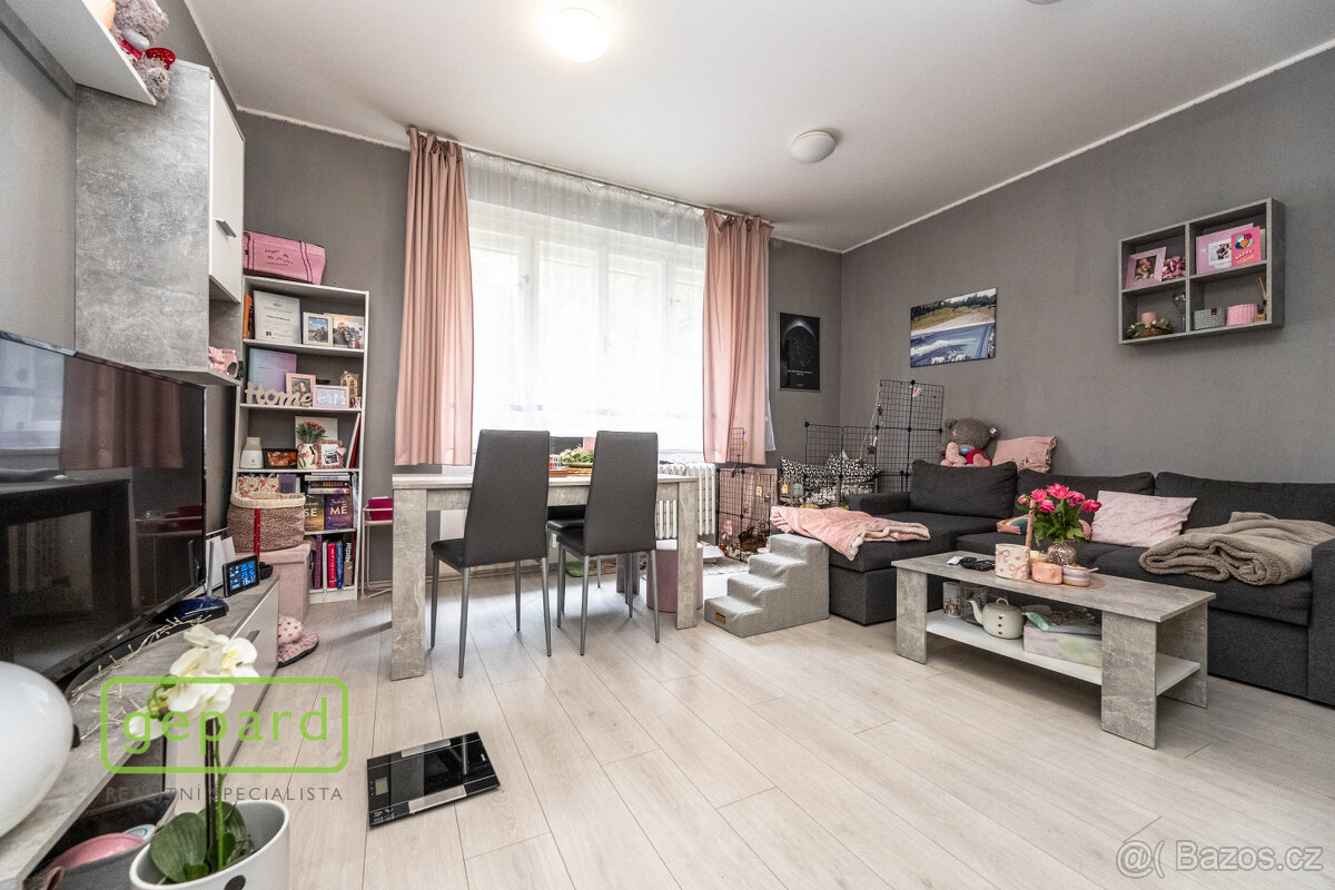 Spoluvlastnický podíl 1/2, rodinný dům Káranská, Praha 10 - - 7