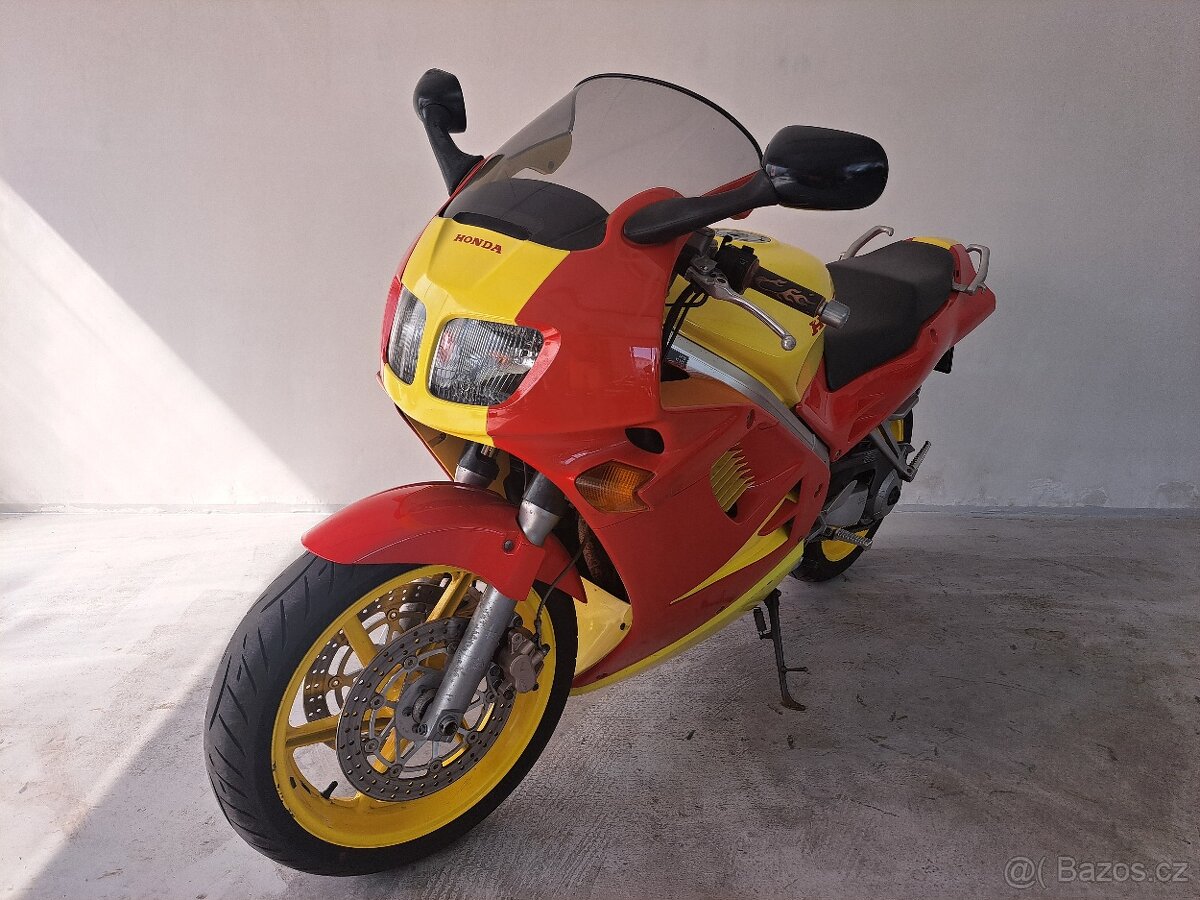 Honda VFR 750F - 7