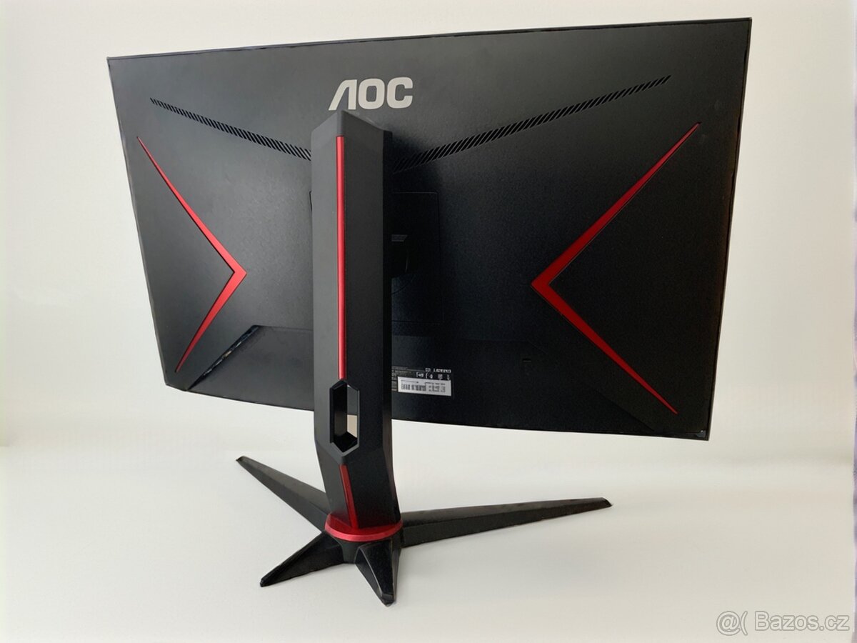 Výkonný herní počítač s xbox kontrolery – kompletní sada - 7