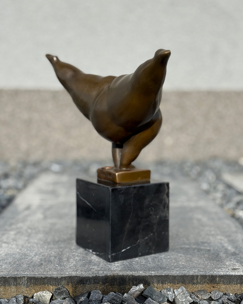 Luxusní bronzová socha Balancující žena Plus Size Gymnastka - 7