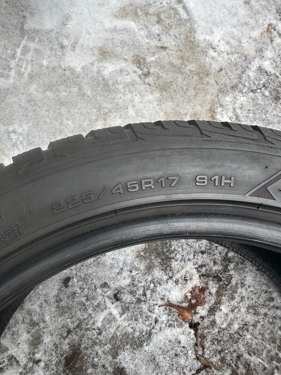 225/45/17 GoodYear - 7